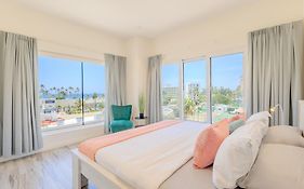 Luxury Ocean Views Condo In Palm Beach